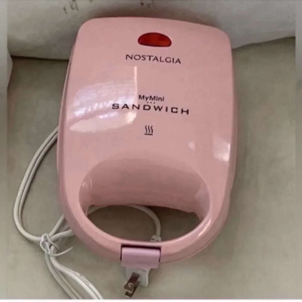 Nostalgia MyMini pink Griddle  And Mini Personal Sandwich Maker Bundle